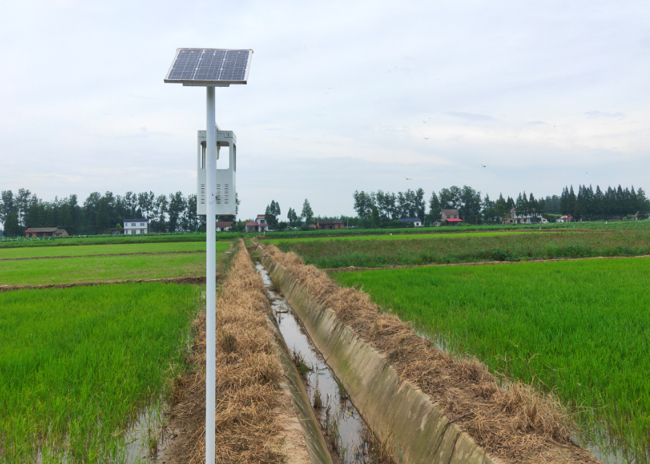 云飛風(fēng)吸式太陽(yáng)能殺蟲燈
