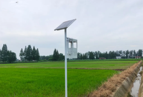 云飛風(fēng)吸式太陽能殺蟲燈